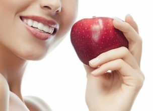 Neugodan zadah, krvavo i oteknuto zubno meso upućuju na ozbiljne probleme s Vašim zubima.  Otkrivamo kako spriječiti i liječiti te probleme.