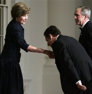 sarkozy hand kiss