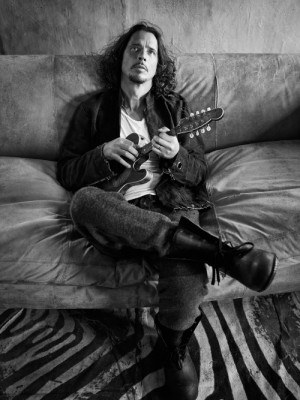 CC BW Jeff Lipsky on Couch with mandolin (1)