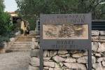 Korcula, OPG Komparak, med i gin, foto Nikola Zoko (1)